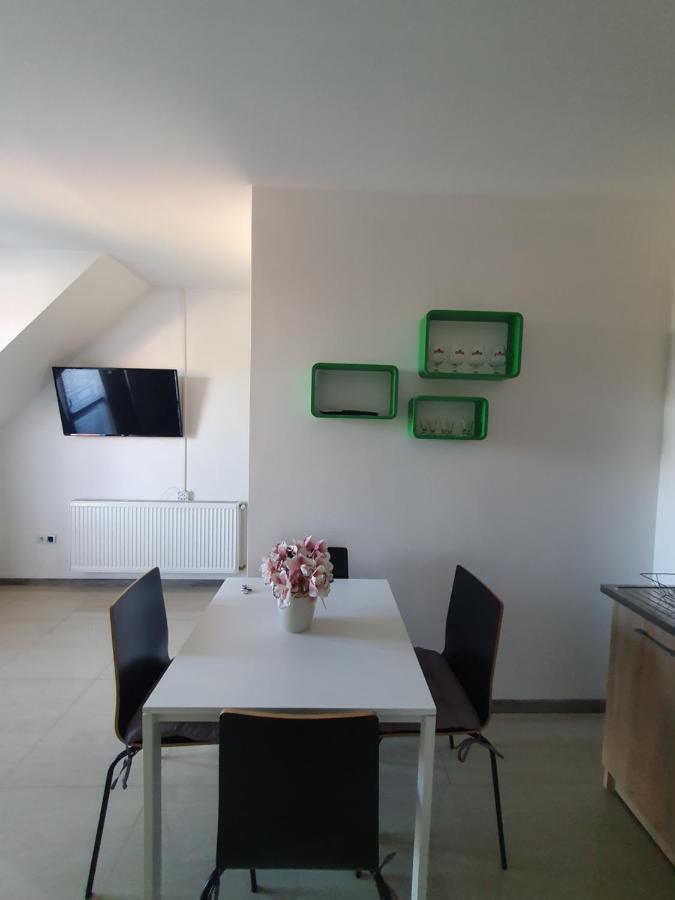 Lexi Family Apartman Hajduszoboszlo Exterior foto